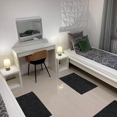 Apartman Sonas With Free Private Parking Карловац Экстерьер фото