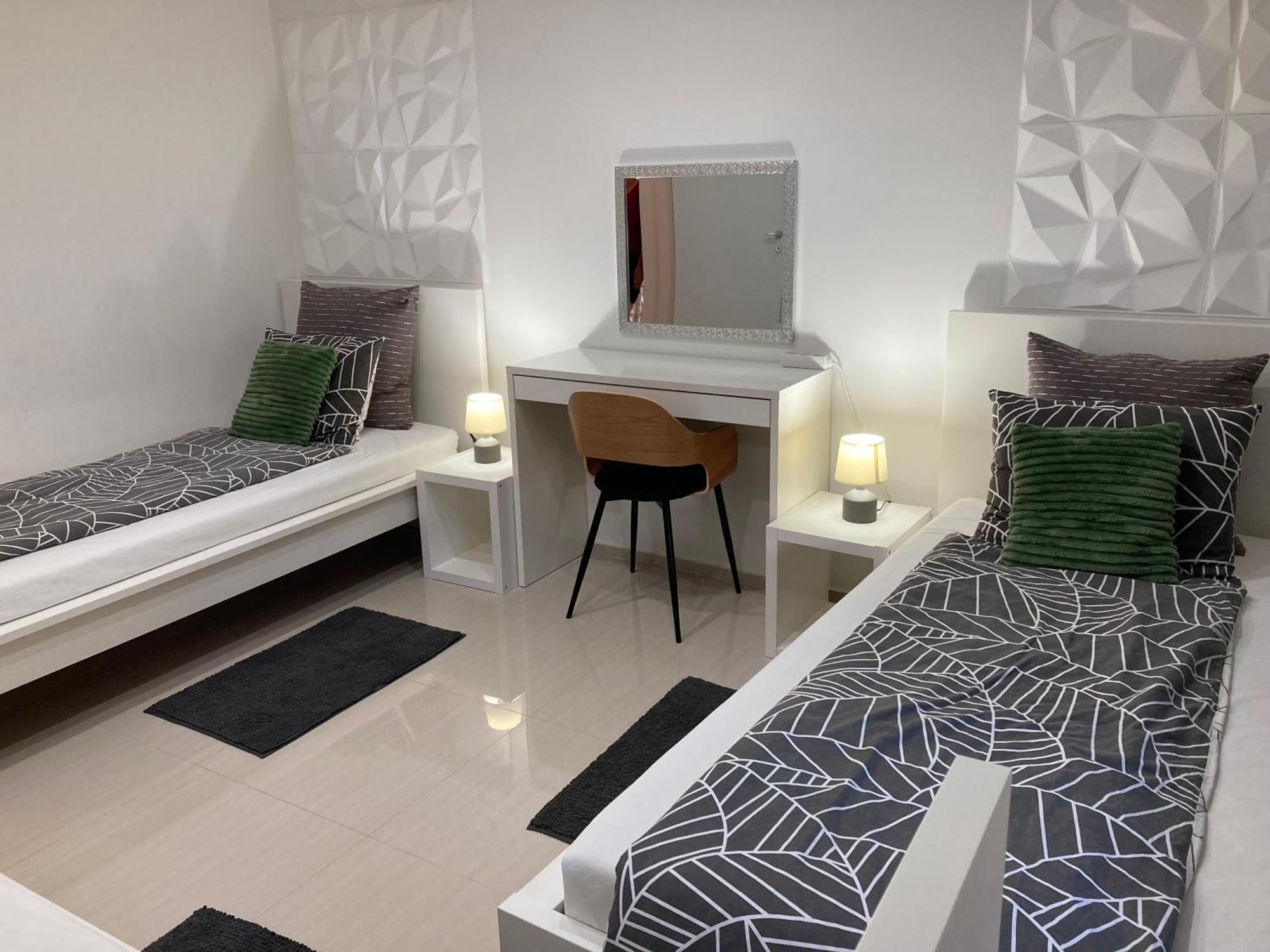 Apartman Sonas With Free Private Parking Карловац Экстерьер фото