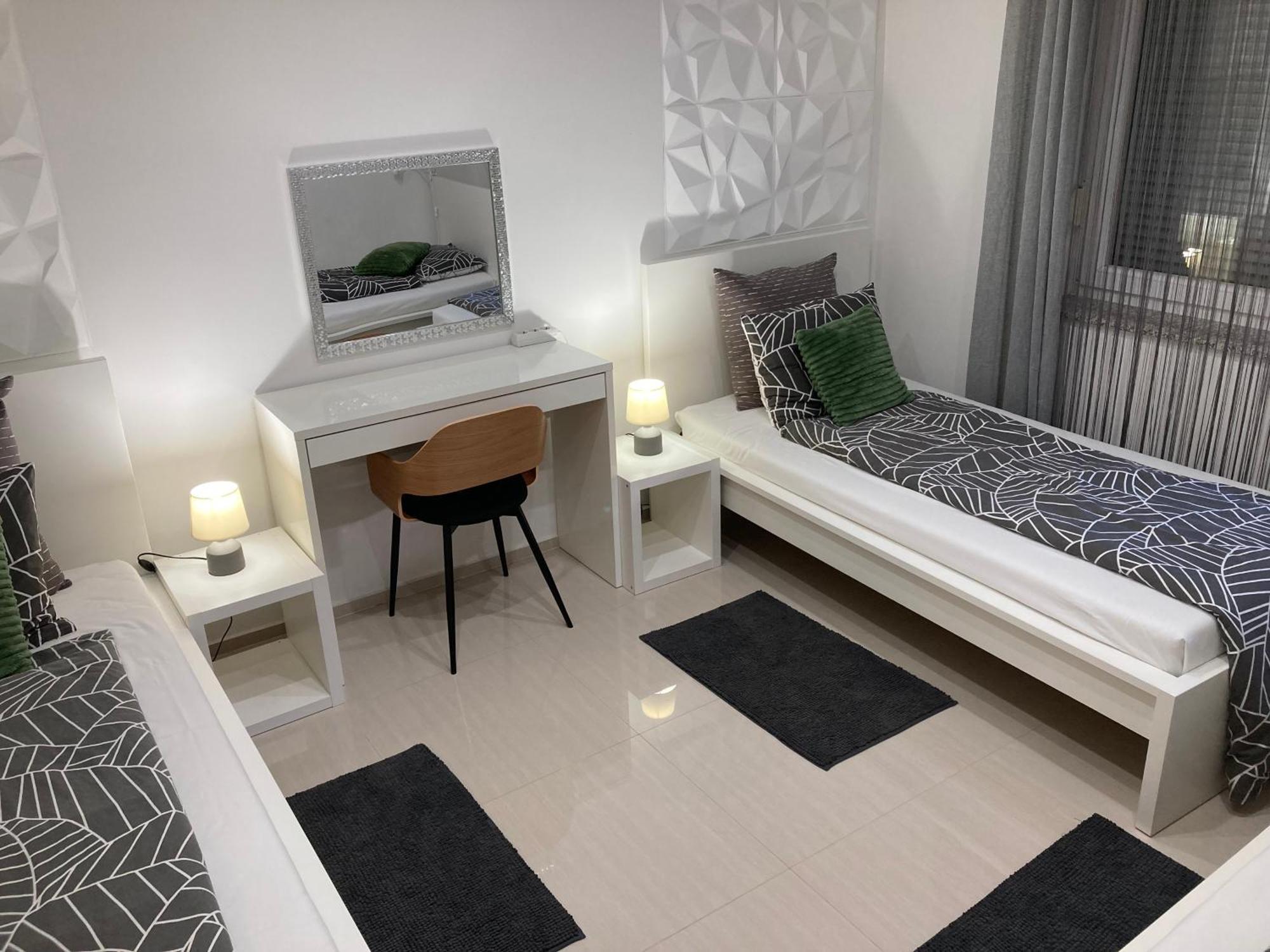 Apartman Sonas With Free Private Parking Карловац Экстерьер фото